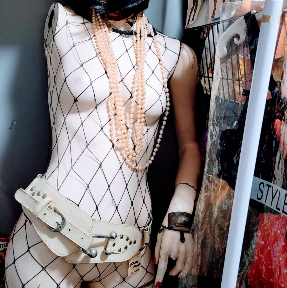 Lingerie - Picture 3 of 5